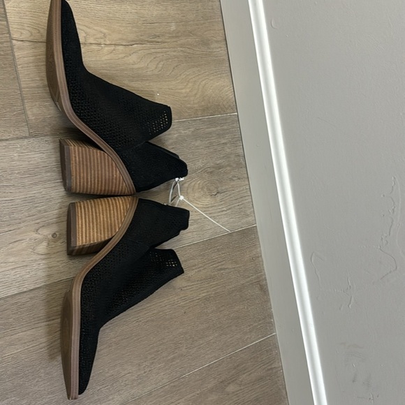 NEW! Vince Camuto Black Gibbela Woven Pointed Toe Ankle Bootie - Size 7.5 - Picture 7 of 10